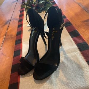 Lulu’s single strap black heels